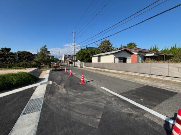 宇部市大字際波の土地　3号地の前面道路含む現地写真
