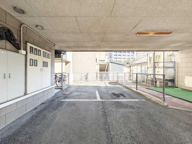 プレアール新飯塚の駐車場