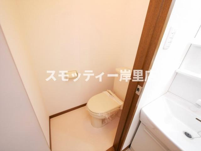 オーシャン住之江のトイレ|落ち着いた色調のトイレです