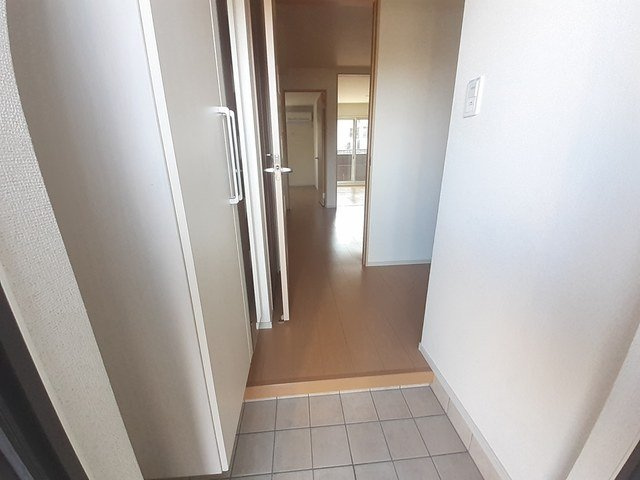 グランベル　和田の玄関|収納もある玄関です