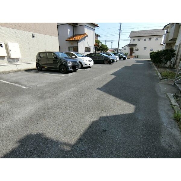 池田ハイツの駐車場
