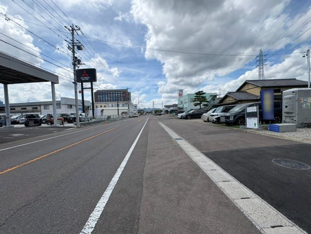 クワイエ　関市貸上町第1　全2区画分譲の前面道路含む現地写真|「現地（2026年8月18日）撮影」　
■前面道路　
■ヤマダ不動産　株式会社リライフ