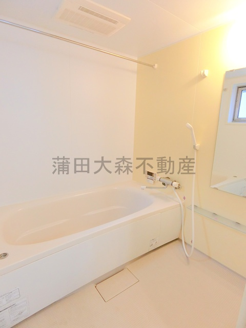 レアルタの浴室|窓と追焚.浴室乾燥機付きのバスルーム　お風呂