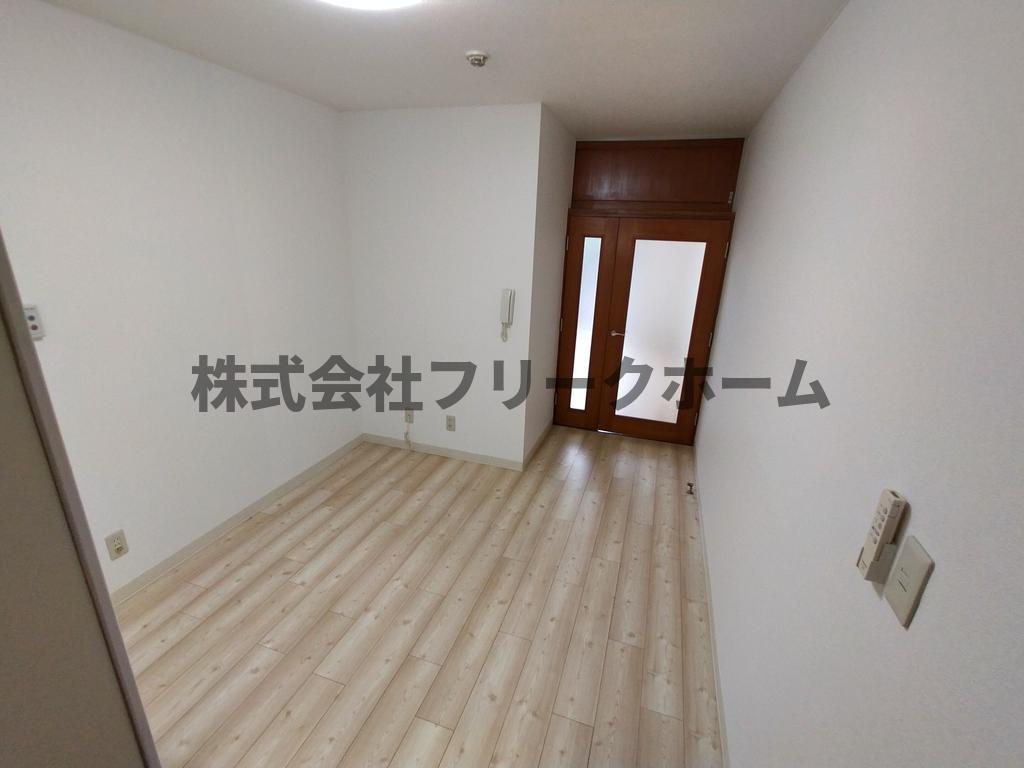 三鷹市井の頭２丁目のアパートの居間・リビング