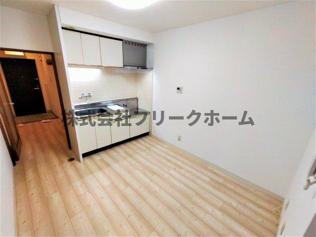 三鷹市井の頭２丁目のアパートの居間・リビング