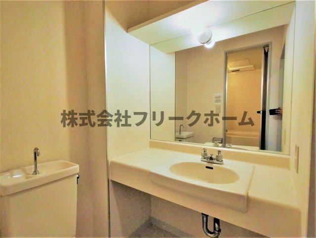 三鷹市井の頭２丁目のアパートの洗面所