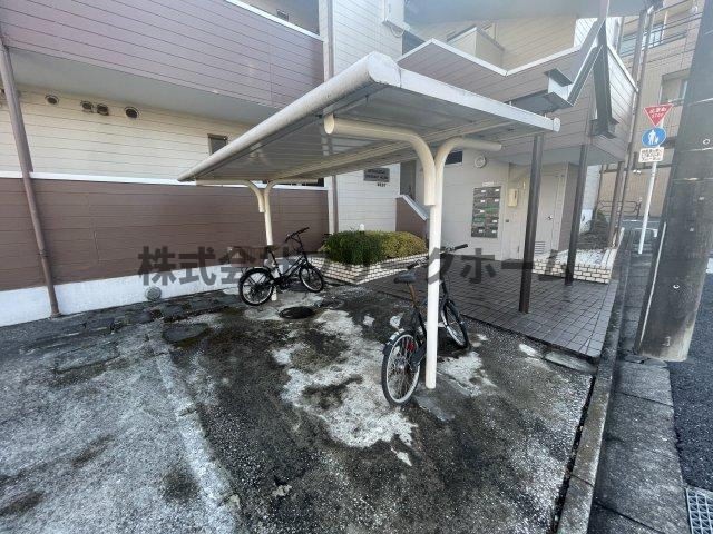 三鷹市井の頭２丁目のアパートのエントランス
