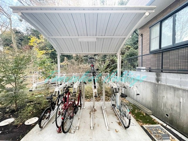 横浜市戸塚区上矢部町の賃貸マンションのその他共用部分|屋根付き駐輪スペース♪