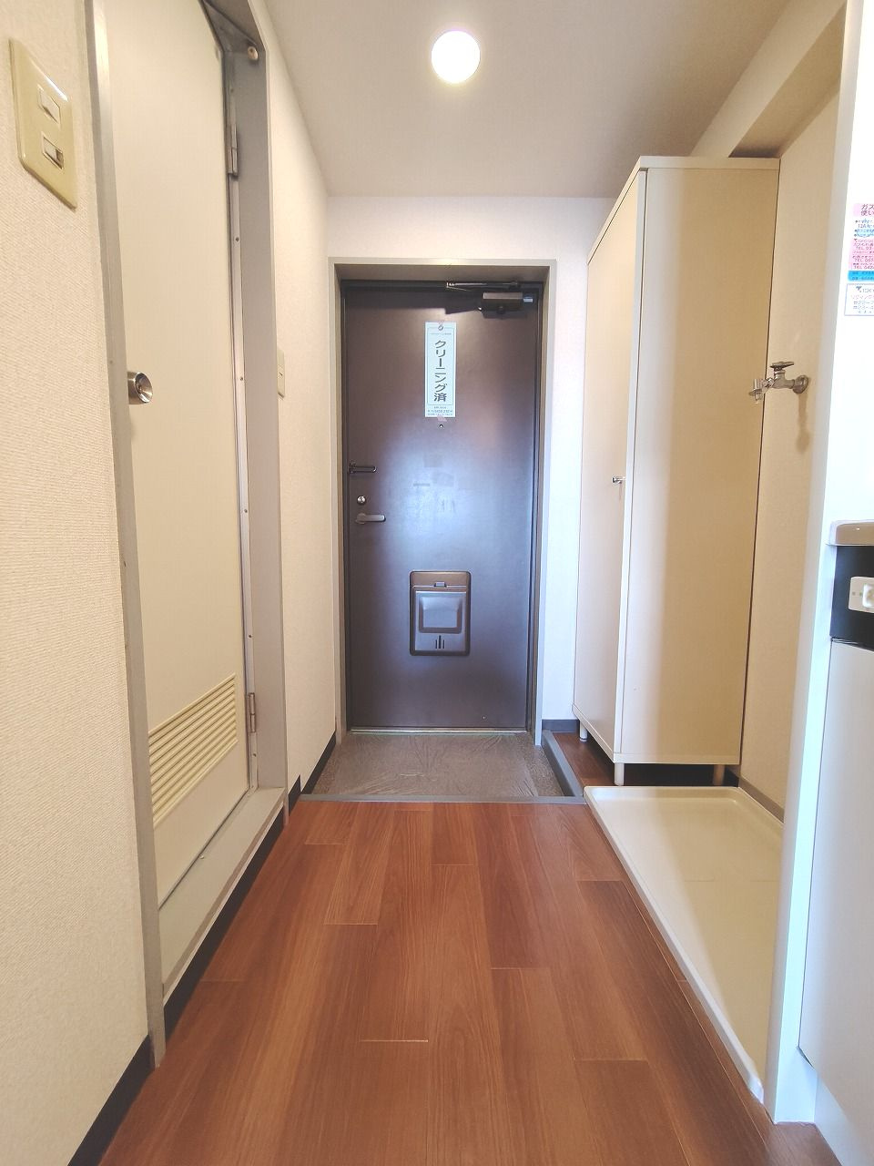 三和ビルの玄関