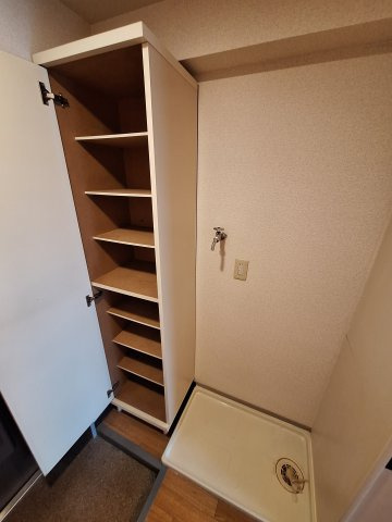 三和ビルの玄関
