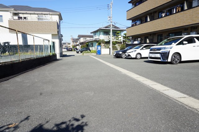 コンソルテの駐車場
