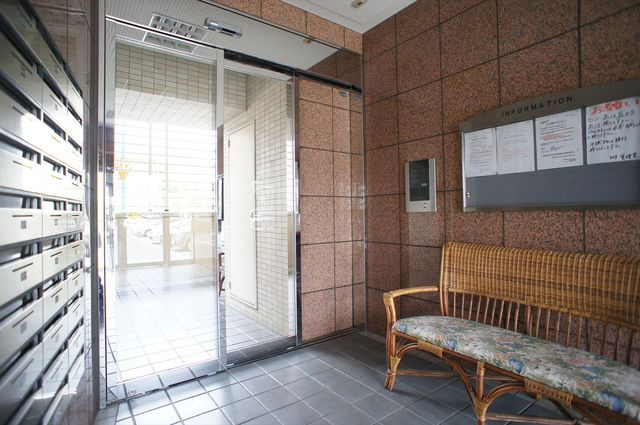 エクセルグランデ高洲のその他|ロビーには、安心のオートロック付き。