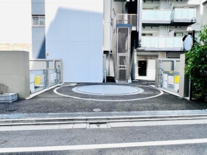 Brillia ist 駒込の駐車場