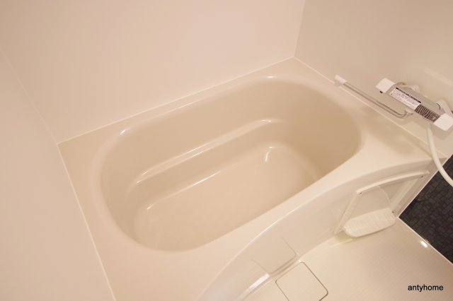 セレニテ桜川駅前プリエ　仲介手数料無料の浴室