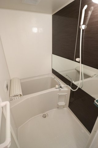 クレストパークＤの浴室|落ち着いた空間のお風呂です