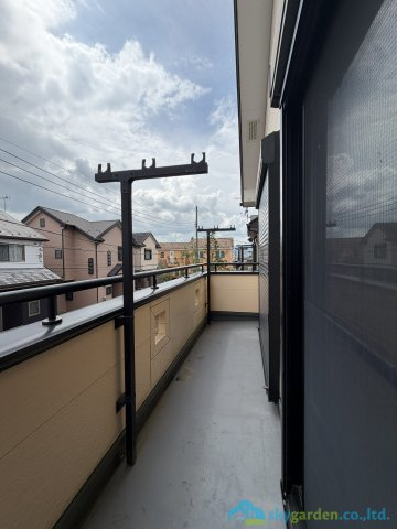 平塚市岡崎　中古戸建のバルコニー