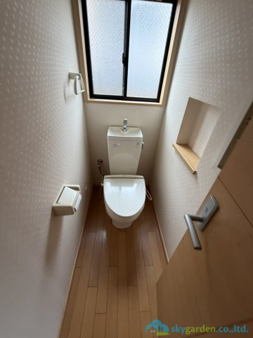 平塚市岡崎　中古戸建のトイレ