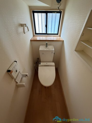 平塚市岡崎　中古戸建のトイレ