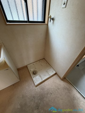 平塚市岡崎　中古戸建のランドリースペース