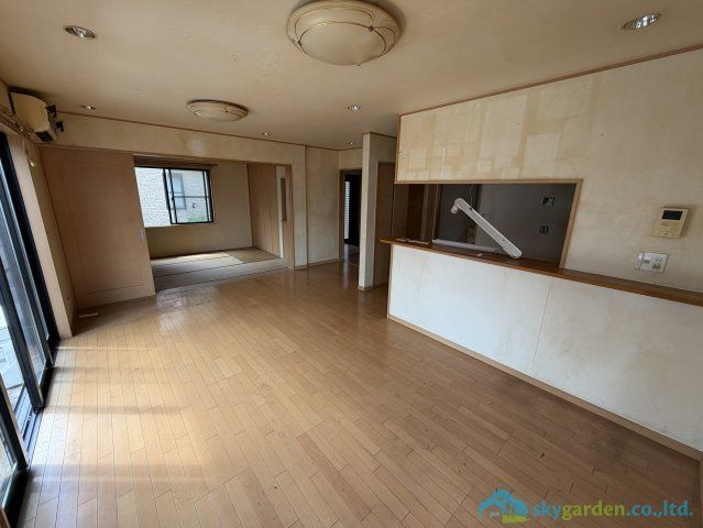 平塚市岡崎　中古戸建の居間・リビング