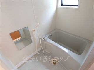 エスポワール多川の浴室|窓あり