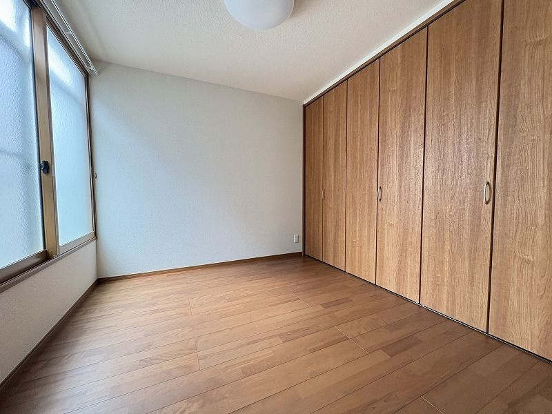 ちとせ荘の寝室|クローゼット付の寝室です☆