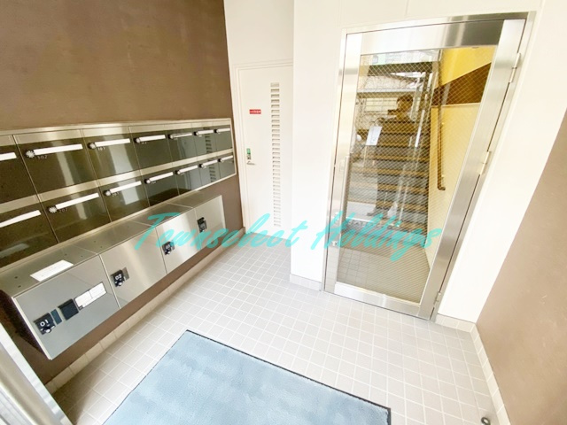 横浜市戸塚区戸塚町の賃貸マンションのエントランス