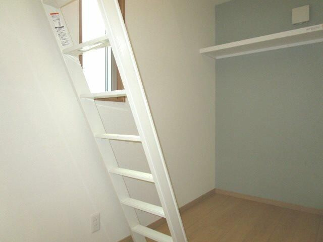 フェンガリ西台の洋室