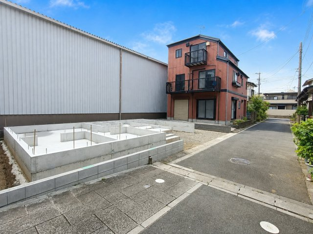 三郷市　鷹野1丁目　新築戸建　全1棟の前面道路含む現地写真|前面道路含む現地写真です