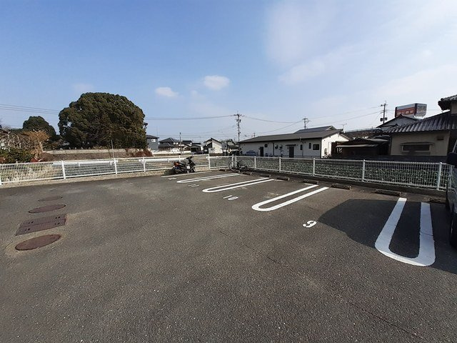 コンフォール穂波の駐車場|カースペースがあります