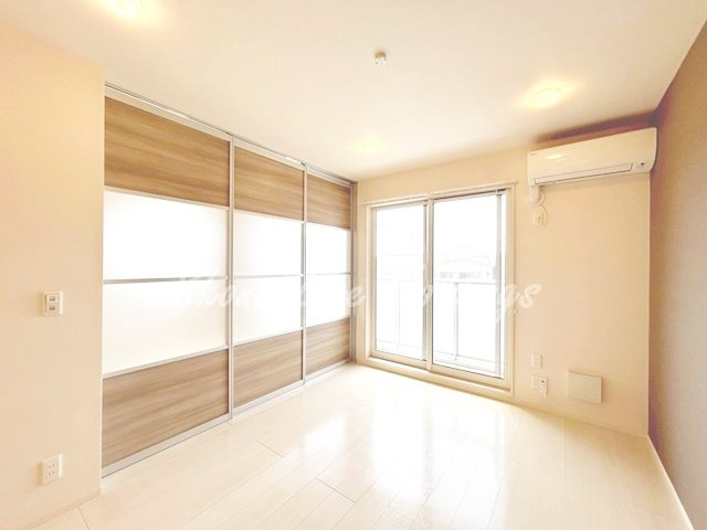 藤沢市辻堂太平台２丁目のアパートの居間・リビング
