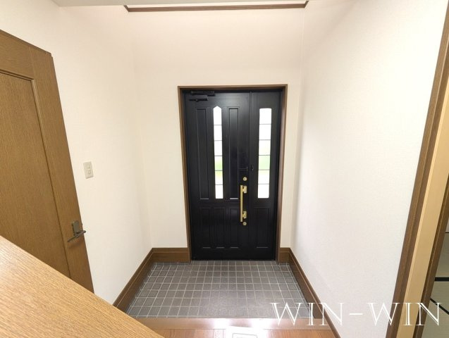牟呂公文町貸家の玄関