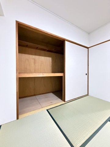 ローレルハイツ茨木総持寺2号棟の収納