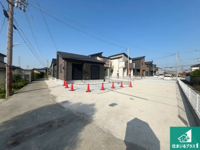 加古川市野口町坂元　新築一戸建ての前面道路含む現地写真|車通りの少ない前面道路！お子様がいらっしゃるご家族でも安心！