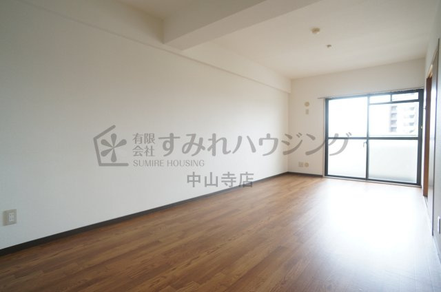 プリメゾン栄美寿の居間・リビング