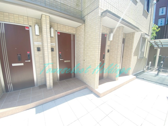 鎌倉市大船のアパートのエントランス