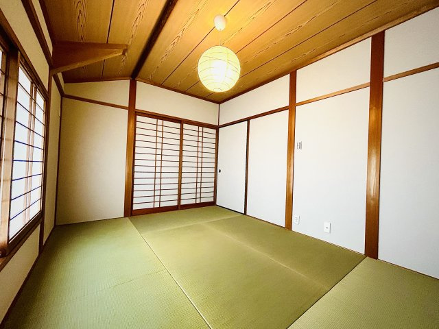 【和室】 | 淡路市生穂字東　中古戸建 | 6帖。中二階にございます。