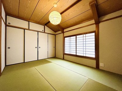 【和室】 | 淡路市生穂字東　中古戸建 | 6帖。中二階にございます。