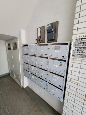 読売高野ビルのエントランス