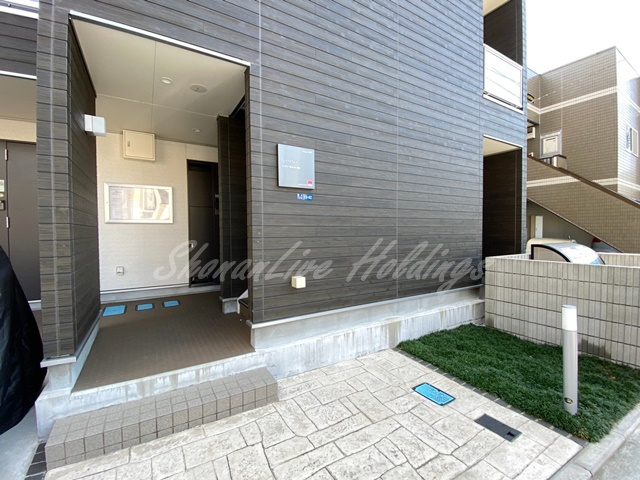 鎌倉市岡本２丁目の賃貸マンションのエントランス