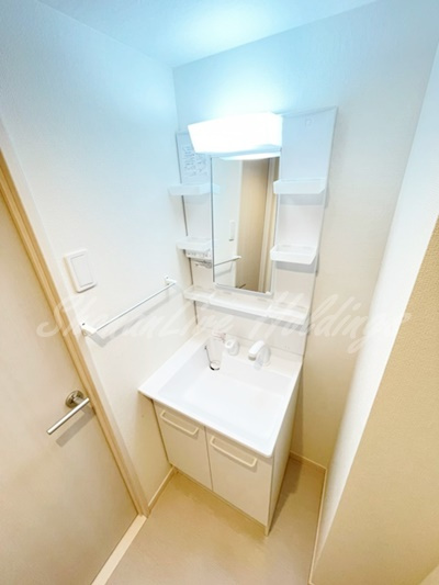 鎌倉市岡本２丁目の賃貸マンションの洗面所
