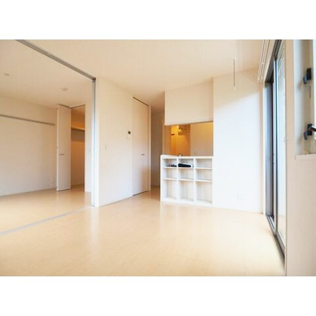 逗子市桜山２丁目のアパートの居間・リビング