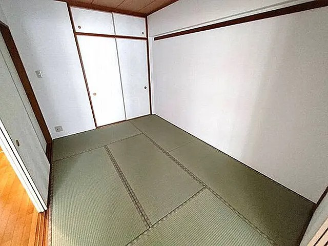 ハイツ本山の居間・リビング