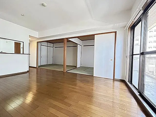 ハイツ本山の居間・リビング