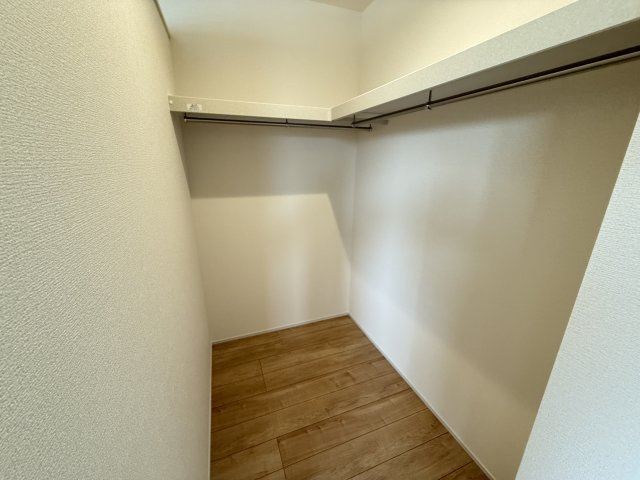 リーブルガーデンS第18渋川金井　1号棟の収納|【イメージ写真】２階洋室1収納です。
ウォークインクローゼットです！人が入れる程の広さです。