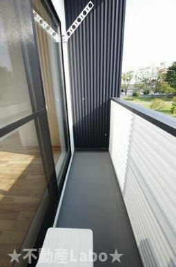 ピースリブリスAのバルコニー