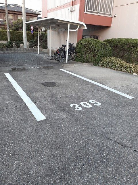 サンハイム梓の駐車場