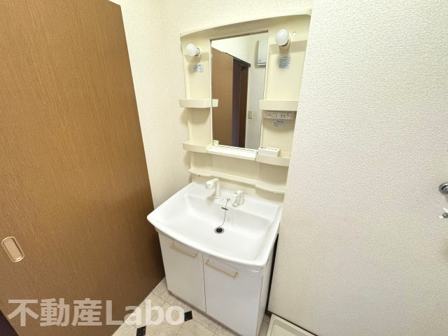 プラザシャルムB棟 の洗面所