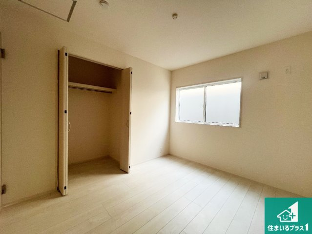 加古川市野口町坂元　新築一戸建ての洋室|シンプルな洋室は、自分好みのインテリアが楽しめます♪ご家族とインテリアや家具を選びに行くのは新築購入時の醍醐味の一つです。ぜひお楽しみください♪