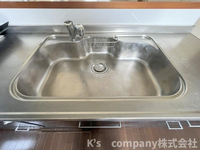 ◎高座郡寒川町中瀬　中古戸建のキッチン|耐久性に優れたステンレス素材のシンク◇